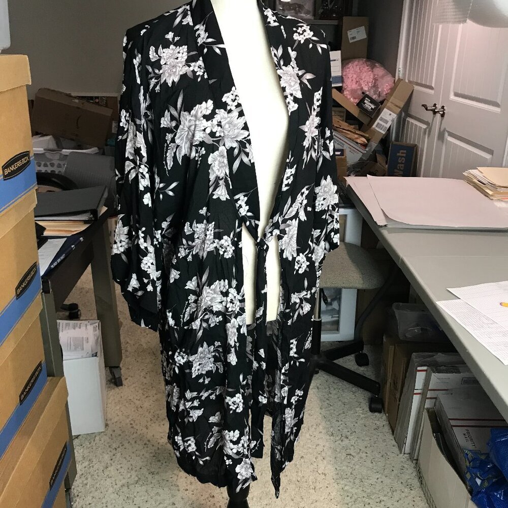 Women's Spiritual Gangster Kimono/Robe OS, Black Floral